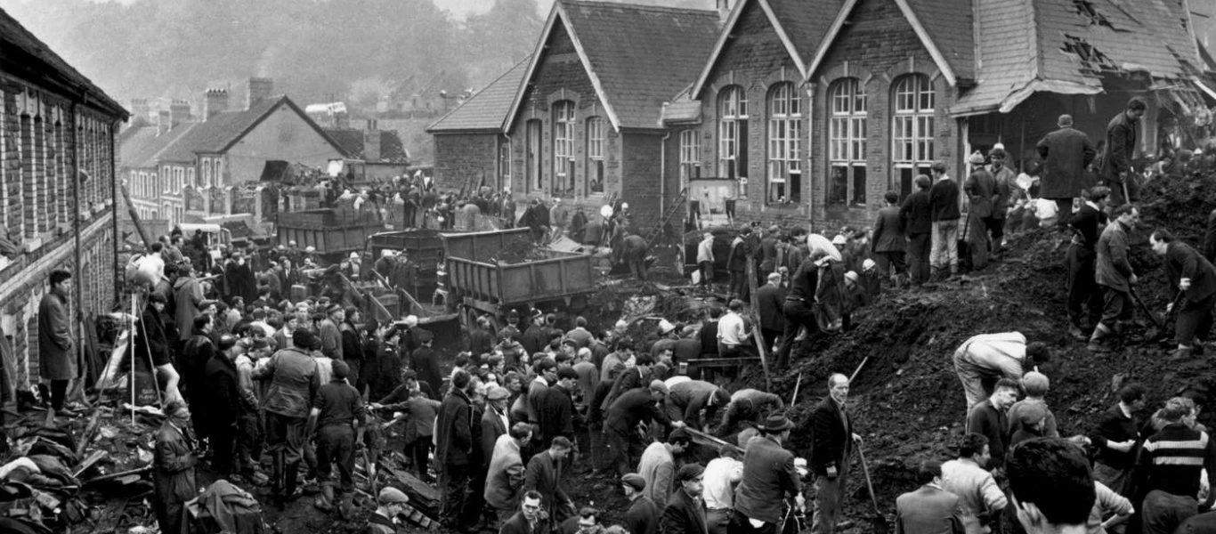 Τhe Crown: Η τραγωδία στο Aberfan με τους 144 νεκρούς που έγινε σειρά στο Netflix (βίντεο - φωτό)